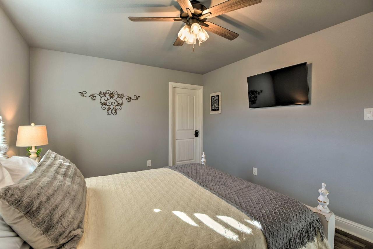 Granbury Home With Hot Tub And Furnished Patio! Екстер'єр фото