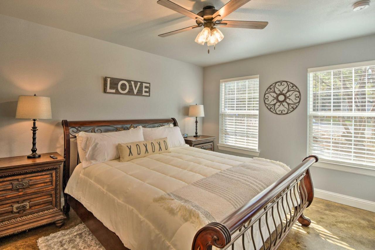 Granbury Home With Hot Tub And Furnished Patio! Екстер'єр фото