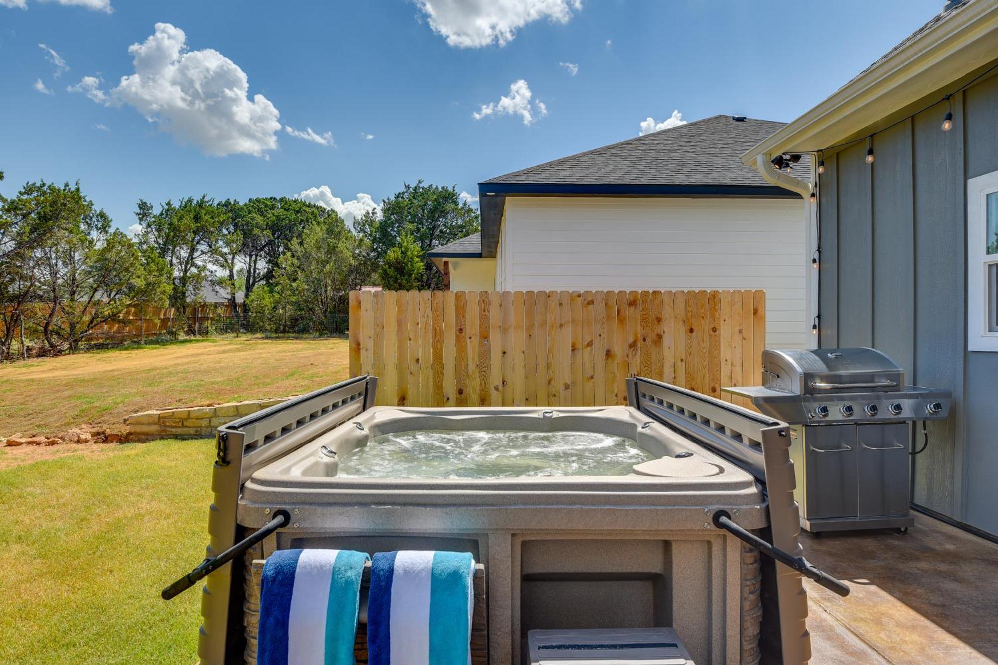 Granbury Home With Hot Tub And Furnished Patio! Екстер'єр фото